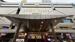 Lucky Plaza (D9), Retail #495208721